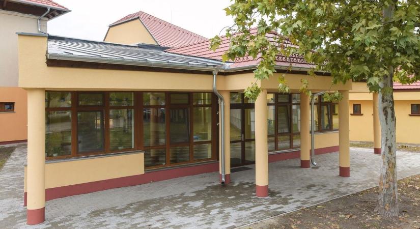 Adomány révén érkezett lélekemelő ajándék a mórahalmi iskolába