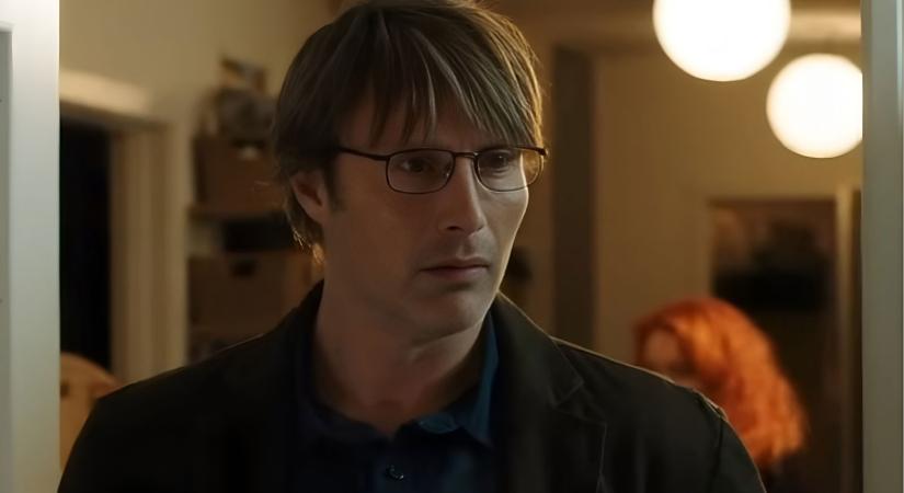 Mads Mikkelsen játéka után nehéz megszólalni, fél millió értékelésből 8.3 pontszámmal ránt a képernyő elé