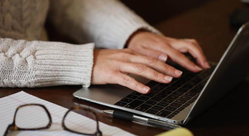 Hatmillióan töltötték le ezt az appot, most kiderült: lopja az adatokat