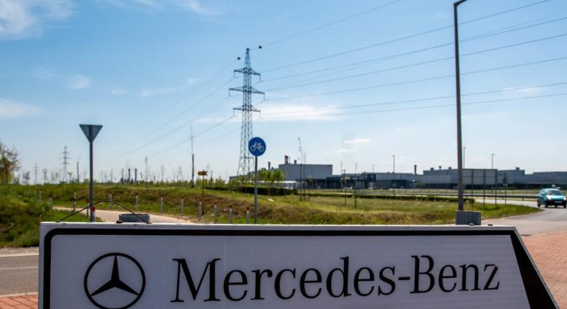 A kecskeméti Mercedes-gyár egy műszakos munkarendre áll át az év elején, átmenetileg