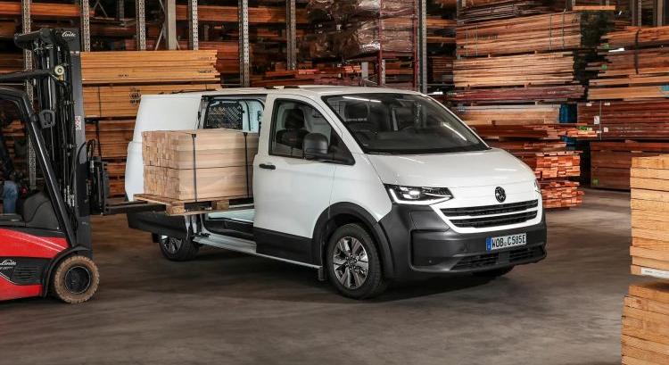 Bővül a VW Transporter program: duplakabinos platós és két új dobozos kivitel