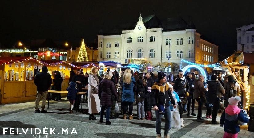 Karácsonyi vásár Léva történelmi központjában