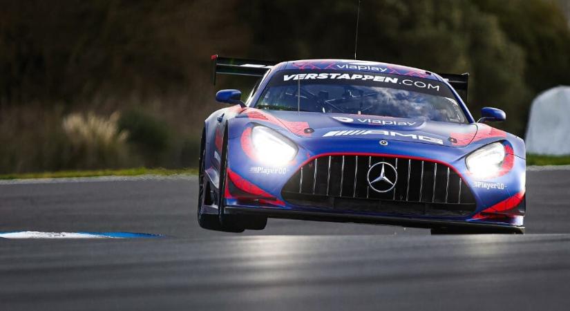 Max Verstappen tényleg megszállott, máris versenyautóba ült Estorilban