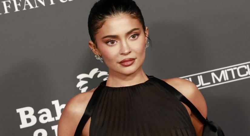 Kylie Jenner különleges manikűrje lehet a karácsonyi szezon sztárja