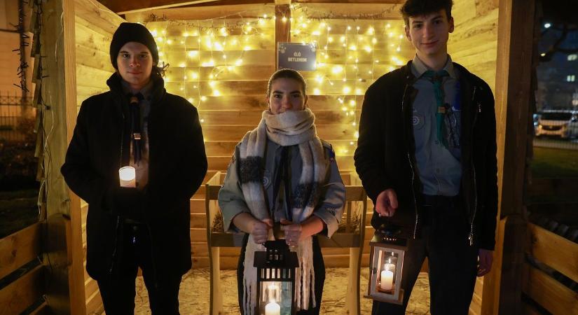 Debrecenbe érkezett a betlehemi láng