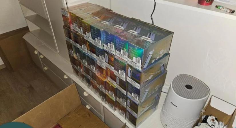 Csaknem harmincmillió forint értékű elektromos cigarettát foglalt le az adóhatóság