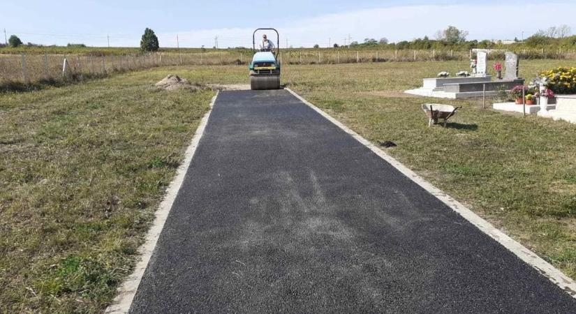 Megújul az egri temető urnafala