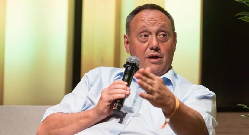 „Én abból megéltem eddig, hogy viszonylag jól számolok, írok, olvasok és beszélek” – mondja a 18. leggazdagabb magyar