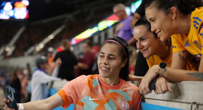 Felfoghatatlan mozdulat a pályán: álomgól fordított skorpiórúgásból