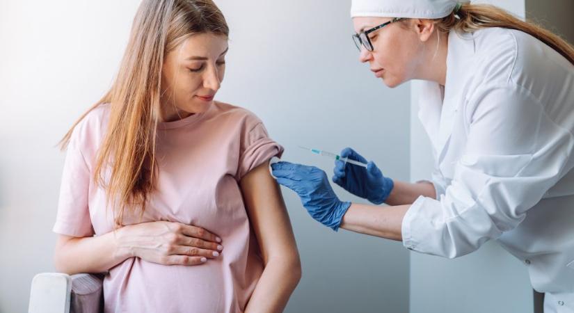 Nagyobb lehet a koraszülés esélye az oltatlanok körében