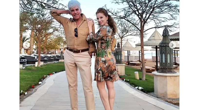 Ernyey Béla 38 évvel fiatalabb felesége állatmintás miniben tiszta hollywoodi díva