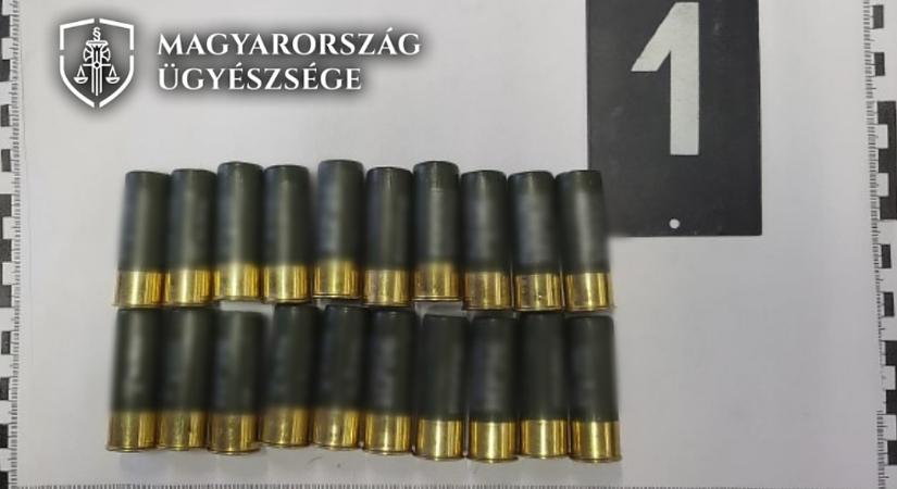 Felfüggesztettet kapott a két balmazújvárosi férfi, akik nyalókás dobozban tároltak lőszereket