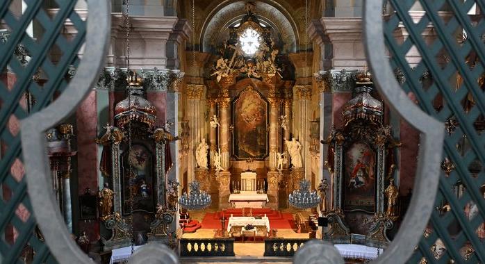 Zene, fény és közösség – jótékonysági karácsonyi koncert a Fő utcában