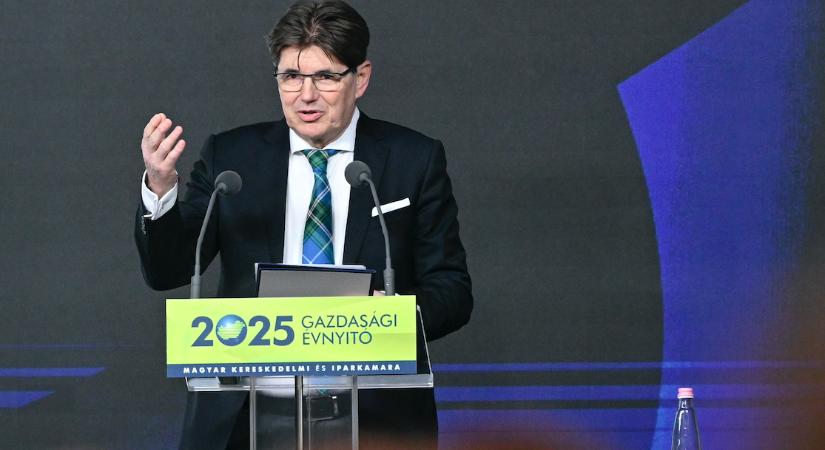 Nagy Elek kiosztotta a díjakat a keddi Budapesti Kereskedelmi és Iparkamara évértékelőjén