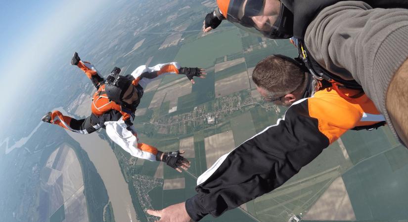 Az ejtőernyőzés semmihez sem fogható élménye