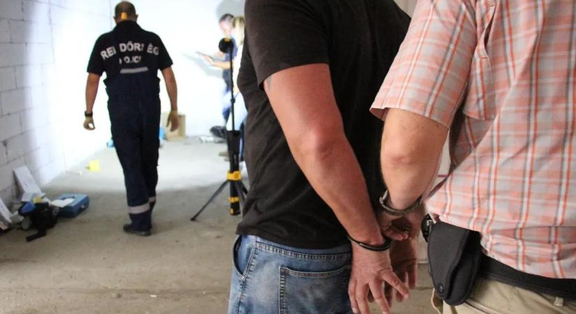 Kattant a bilincs: A tatabányai díler ököllel támadt vásárlójára!