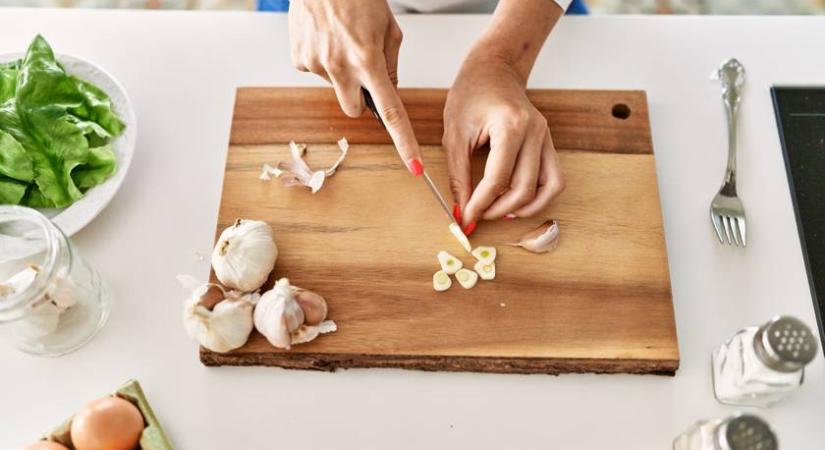 Ha így vágod fel a fokhagymát, meg fogsz lepődni az ízén - Ezen múlik, milyen lesz