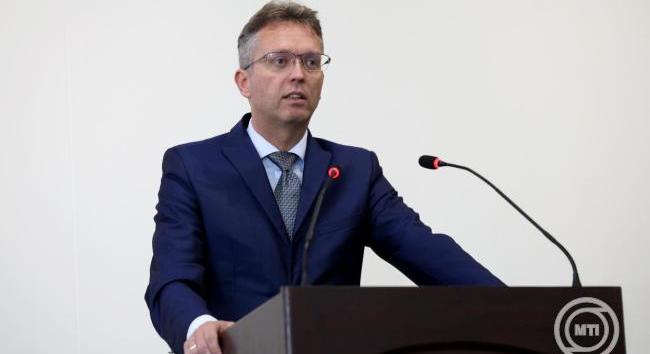 „A magyar kormány a magyar családokat támogatja, nem a migrációt“