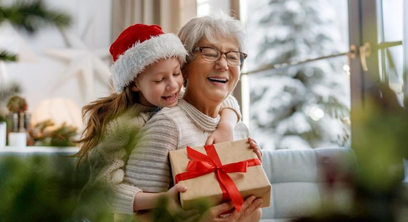 Ez a nagymama nem ajándékokat vesz az unokáinak karácsonyra: amit ehelyett tesz, az a legnagyobb ajándék