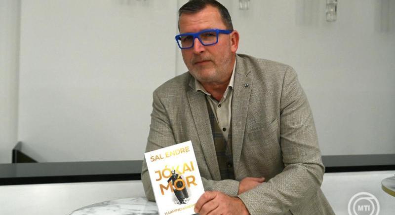 Bemutatták Sal Endre, a Jókai Mór harmincháromszor című kötetét