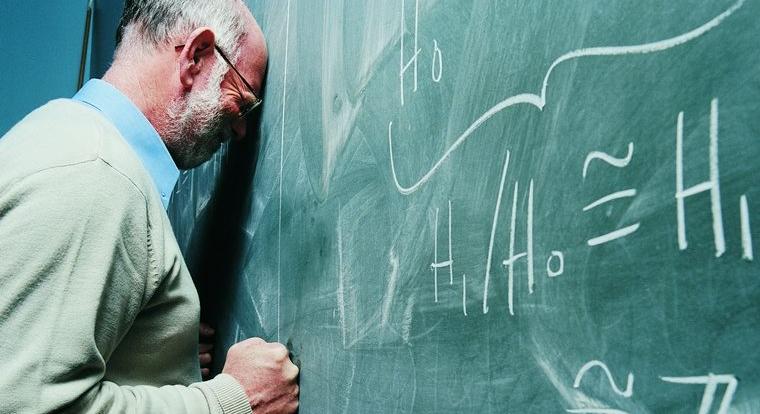 Akkora a tanárhiány, hogy visszahívnák a nyugdíjas pedagógusokat