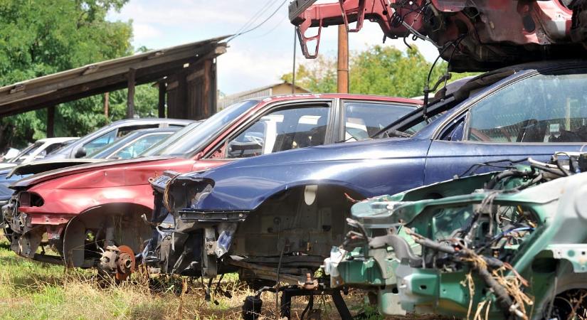 Javítás helyett tönkretette a kocsikat egy szerelő Kistarcsán