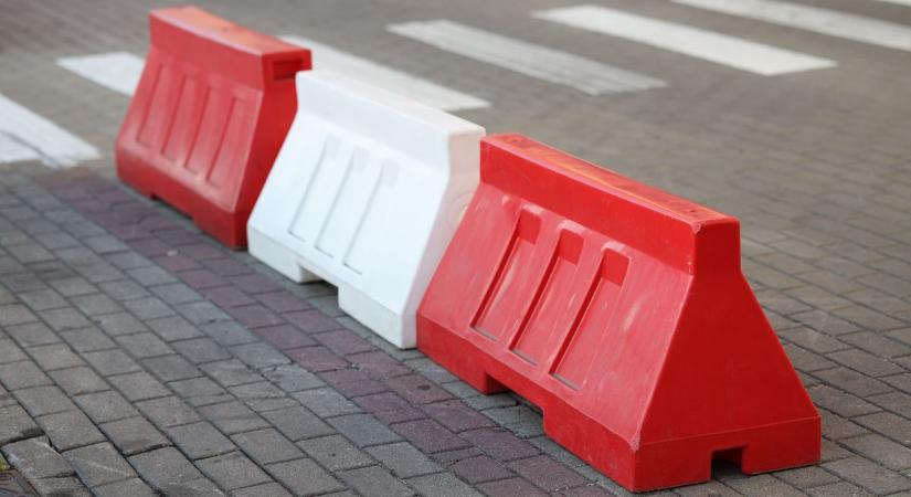 Ebbe a belvárosi utcába pénteken nem lehet behajtani Kecskeméten