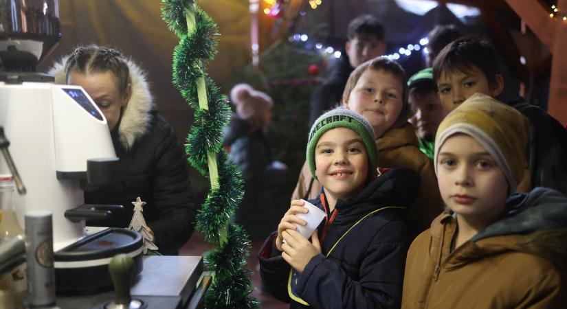 Ünnepi csodavilág – nagy sikere volt az ikervári iskola karácsonyi vásárának