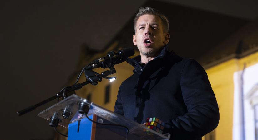 Magyar Péter a Fővárosi Törvényszéktől kéri, hogy tiltsák meg a Bors különszámának terjesztését