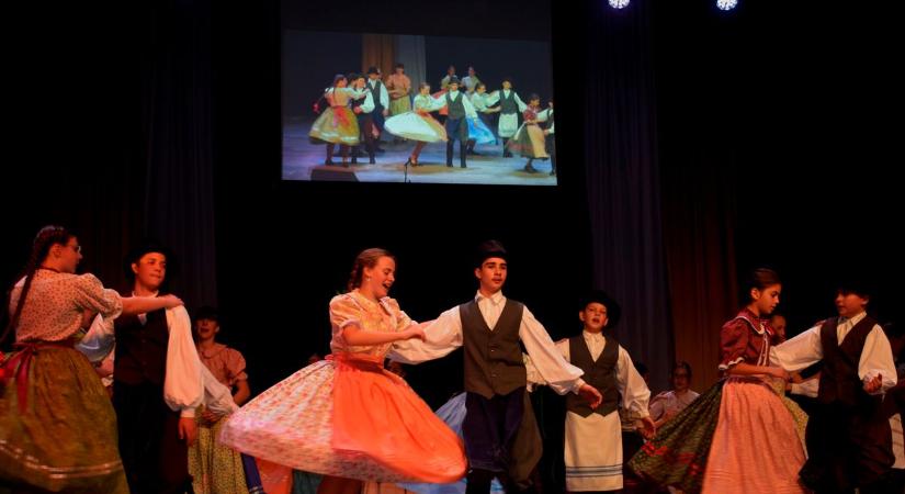 Gálával zárták az évet a nagyatádi néptáncosok