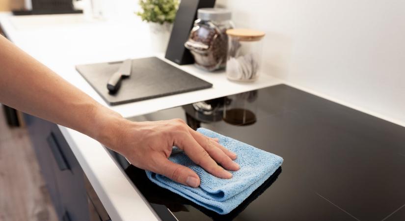 Takarítási kisokos: Ezek a tisztítószerek tönkre tehetik a főzőlapodat
