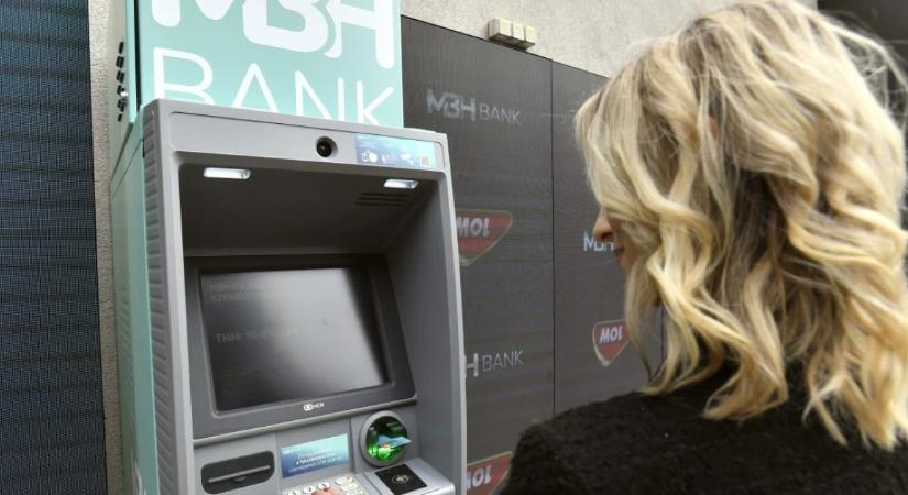 Duplázzák az ingyenesen felvehető készpénzt februártól, a kedvezmény az ügyfelek zsebének fájhat