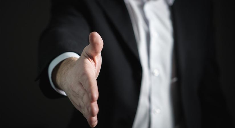 Szakértő: akár népszavazás is dönthetne Ukrajna területi kérdéseiről