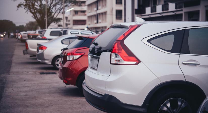 Változik a KRESZ, ezt az új fogalmat kell megtanulnia minden autósnak