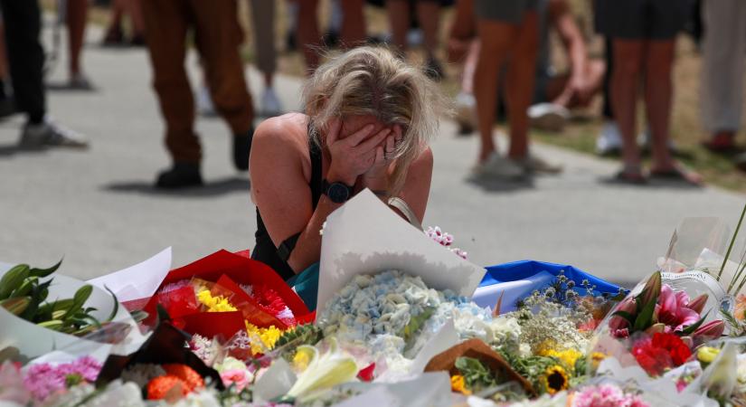 59 vádponttal, köztük emberöléssel és terrorcselekménnyel állítják bíróság elé a Bondi Beach-i mészárlás túlélő elkövetőjét