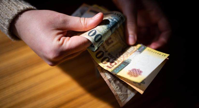 A dolgozók nagyon bíznak az idei karácsonyi bónuszban, kockáztatnak a cégek, ha megspórolnák