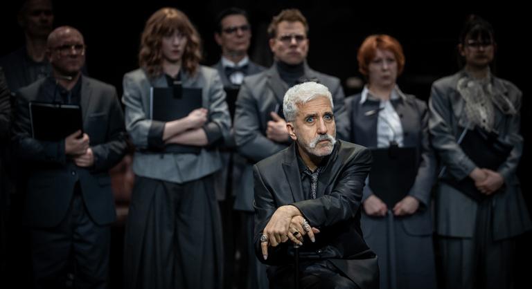 Tudd, hol a helyed, mert ha jön a következő, már nem rólad szólnak a hírek