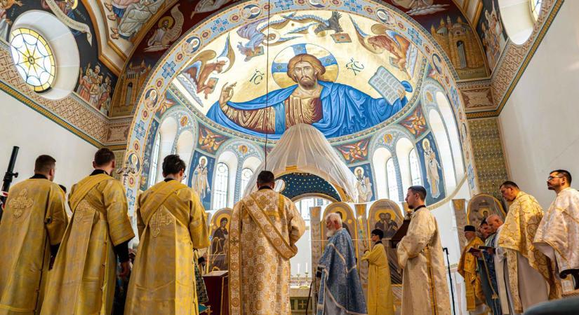 Lebontották az állványokat, várják a híveket az ünnepekre a csodássá varázsolt debreceni főszékesegyházba