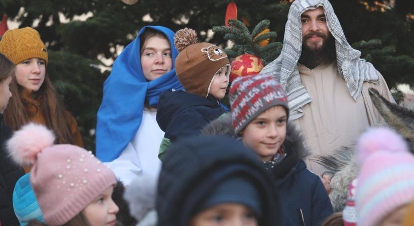Betlehemmé alakul a belváros - szállást keres a szent család advent utolsó szombatján