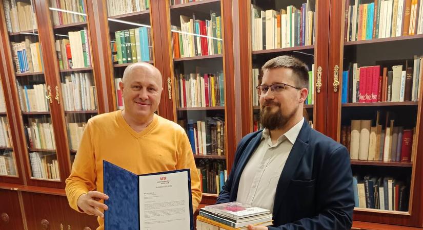 Írott szó karácsonyra - A Hagyományok Háza erdélyi könyvadománya