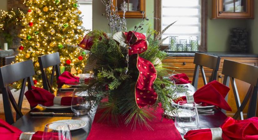 Tilos ilyen asztaldíszt használni karácsonykor: az egész menüt tönkreteheti