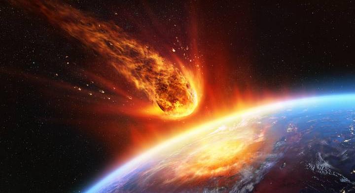 Armageddon-gyakorlatot tartanak világszerte a hónapok óta figyelt üstökös miatt