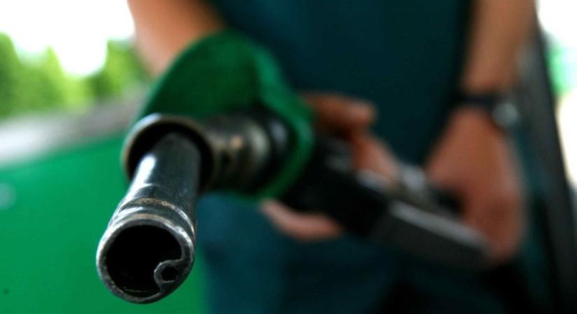 Fordulat az árakban: Itt spórolhatunk a legtöbbet karácsony előtt a tankolásnál!