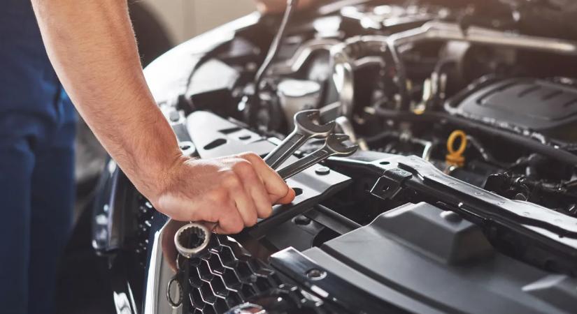 Ez minden autós rémálma: a szerelő szándékosan megrongálta a járműveket