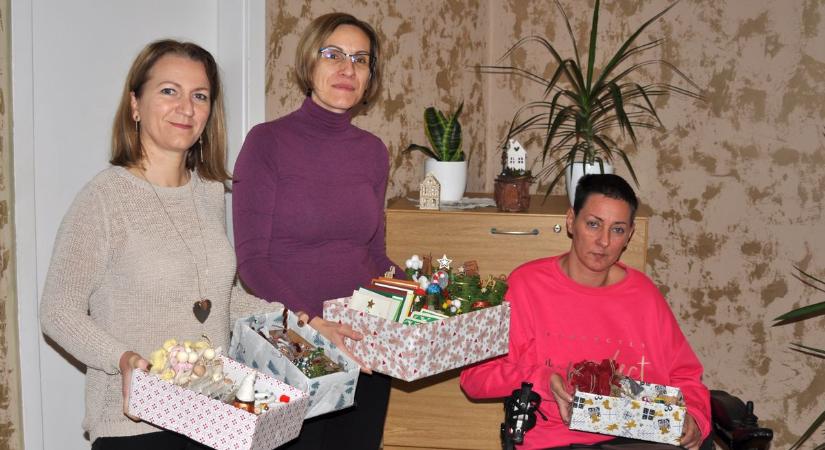 Makramé mikulások, fonal angyalok ajándékba a Kortárs Klubos családoktól