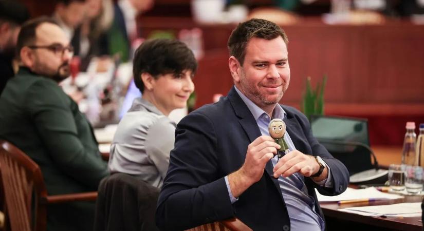 Belengte a szeretet a Közgyűlést: egymásra talált Vitézy Dávid és Lázár János