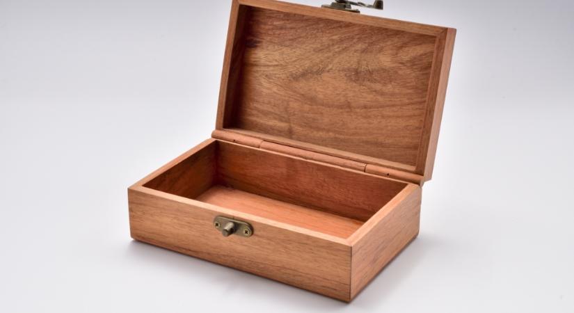 Van egy üres fadobozod? Készíts belőle bájos dekorációt a gyerekszobába!