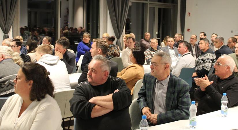 „Szeretnénk visszanedvesíteni Magyarországot” – gazdafórumot tartottak Tiszafüreden