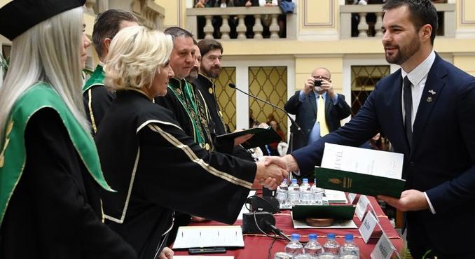 Címzetes egyetemi docensi címet kapott Kapu Tibor