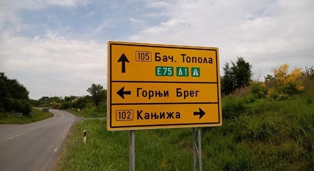 Az MNT egymillió dinárral támogatja a kétnyelvű útjelzőtáblák terveinek kidolgozását